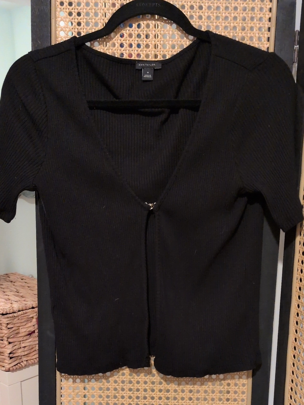 Ann Taylor Black Ribbed V-Neck Short Sleeve Top